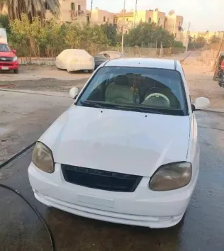 هيونداي فيرنا 2010 أبيض مستعملة للبيع