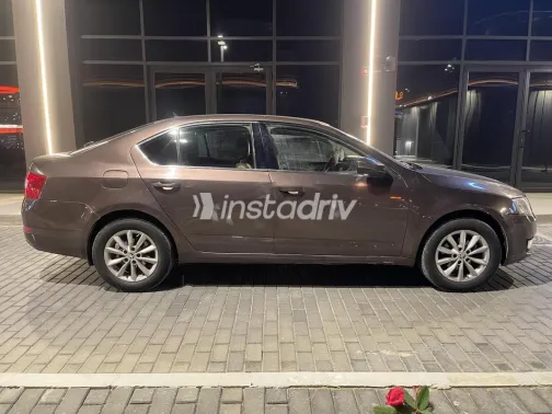 سكودا اوكتافيا A7 2016 موكا مستعملة للبيع - 4