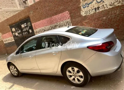 اوبل أسترا 2021 أبيض مستعملة للبيع - 2