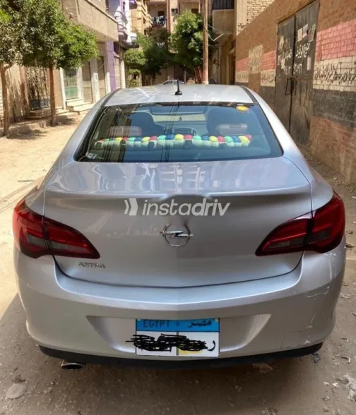 اوبل أسترا 2021 أبيض مستعملة للبيع - 3