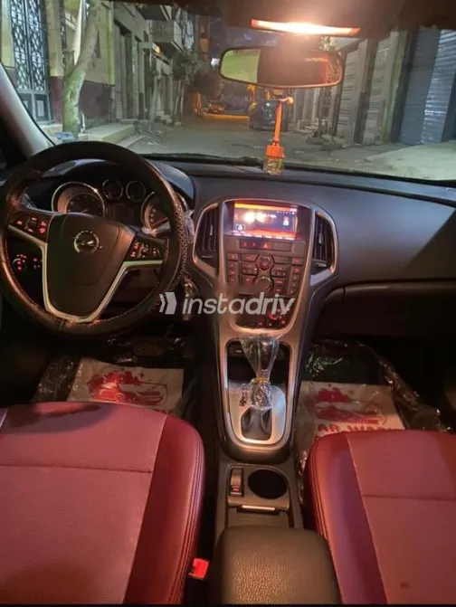 اوبل أسترا 2021 أبيض مستعملة للبيع - 4