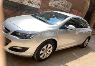 اوبل أسترا 2021 أبيض مستعملة للبيع