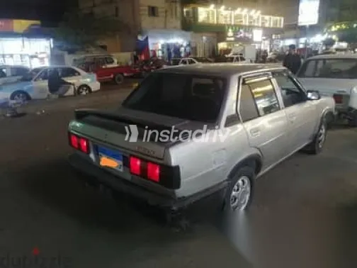 تويوتا كورولا 1983 فضي مستعملة للبيع - 1