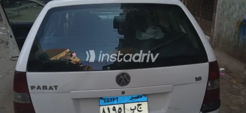 فولكس فاغن باراتى 2004 أبيض مستعملة للبيع - 1