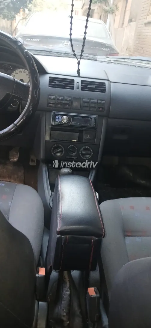 فولكس فاغن باراتى 2004 أبيض مستعملة للبيع - 2