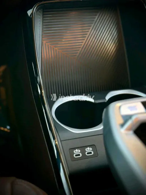 BMW IX1 2025 White Used for Sale - 10