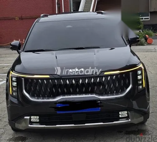 كيا كارنفال 2024 رمادي مستعملة للبيع - 1