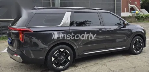 كيا كارنفال 2024 رمادي مستعملة للبيع - 2