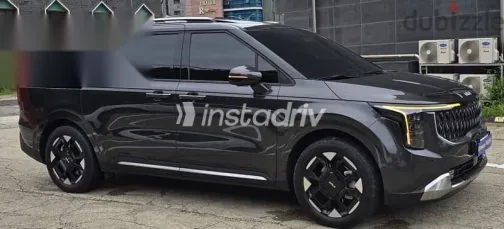 كيا كارنفال 2024 رمادي مستعملة للبيع - 5