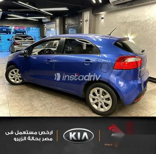 كيا ريو 2012 أزرق غامق مستعملة للبيع - 3