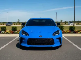 تويوتا 86 2024 أزرق غامق مستعملة للبيع