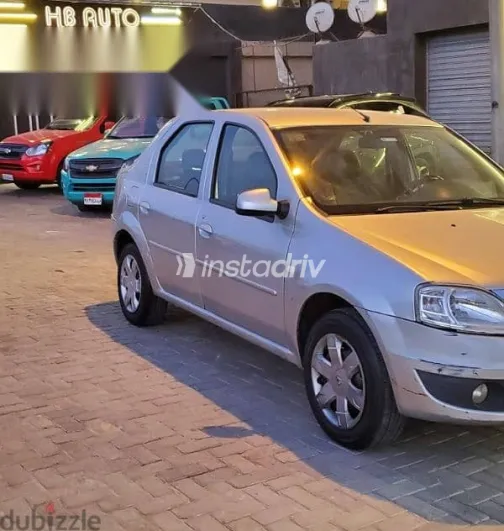 رينو لوجان 2013 فضي مستعملة للبيع - 2