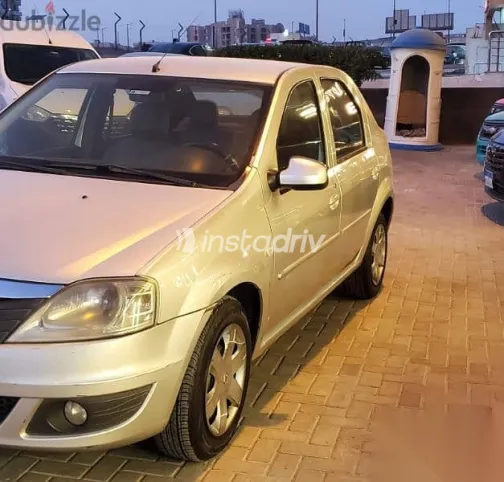 رينو لوجان 2013 فضي مستعملة للبيع - 3