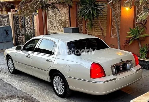 Lincoln Continental 2003 White Used for Sale - 4