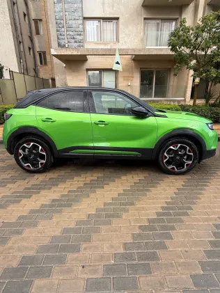 اوبل موكا 2025 أبيض مستعملة للبيع