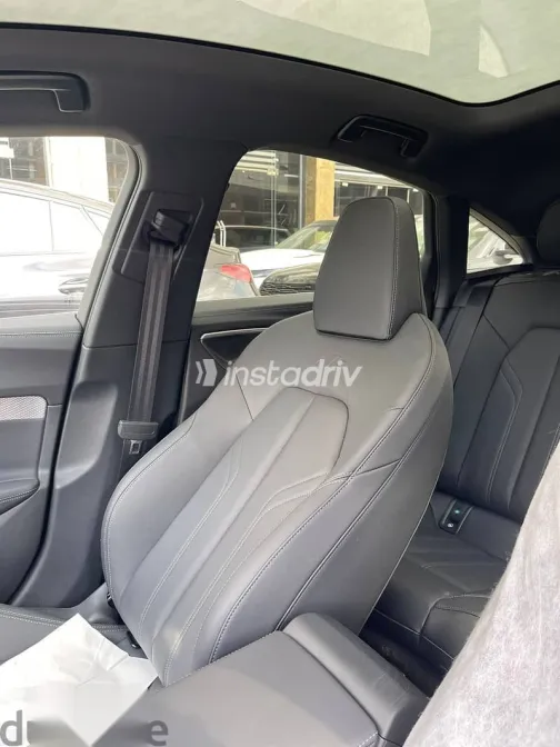 اودي A5 2025 أزرق غامق جديدة للبيع - 6