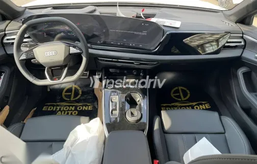 اودي A5 2025 أزرق غامق جديدة للبيع - 9