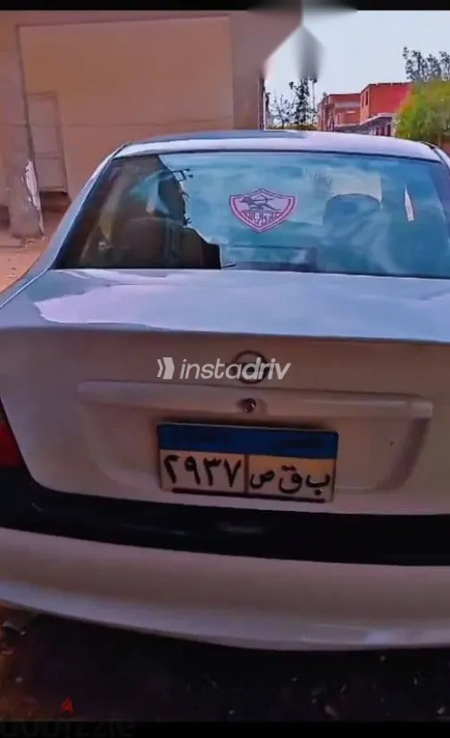 اوبل فيكترا 1997 أبيض مستعملة للبيع - 3