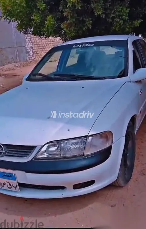 اوبل فيكترا 1997 أبيض مستعملة للبيع - 4