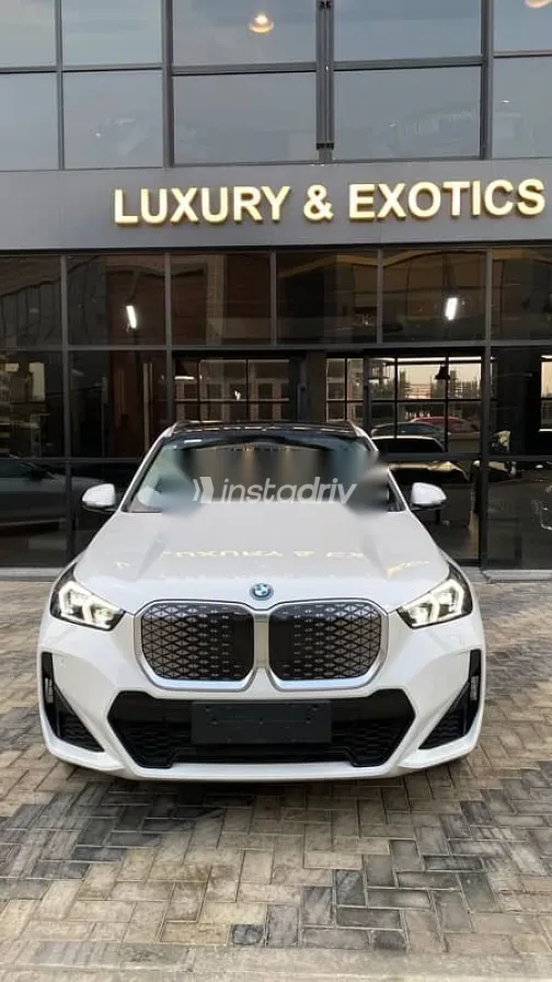 بي ام دبليو اى اكس 1 2024 أبيض جديدة للبيع - 3