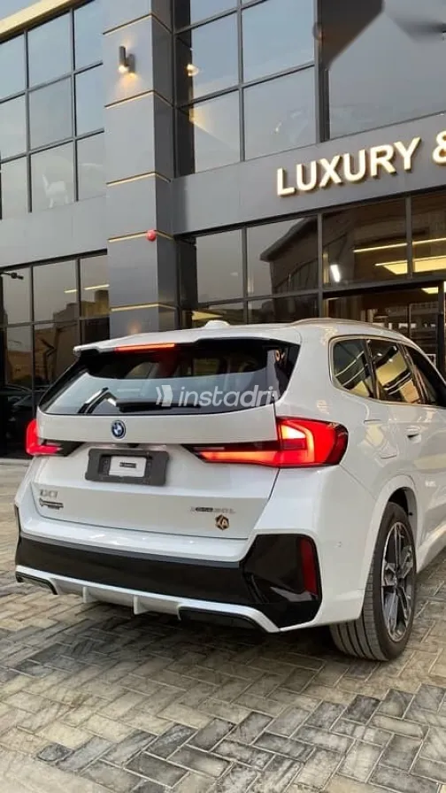 بي ام دبليو اى اكس 1 2024 أبيض جديدة للبيع - 6