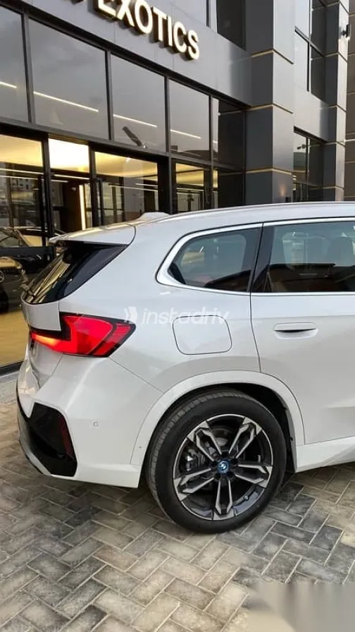 بي ام دبليو اى اكس 1 2024 أبيض جديدة للبيع - 7