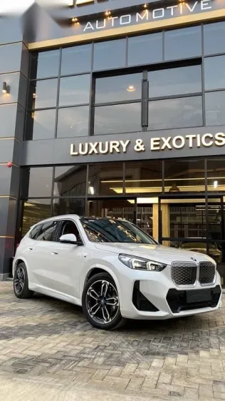 بي ام دبليو اى اكس 1 2024 أبيض جديدة للبيع