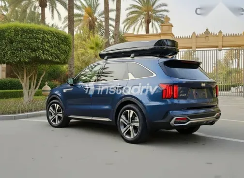 كيا سورينتو 2024 أزرق غامق مستعملة للبيع - 3