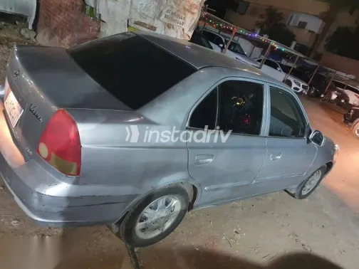 هيونداي فيرنا 2017 فضي مستعملة للبيع - 3