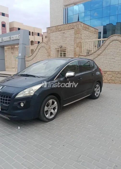 بيجو 3008 2012 أزرق غامق مستعملة للبيع - 1