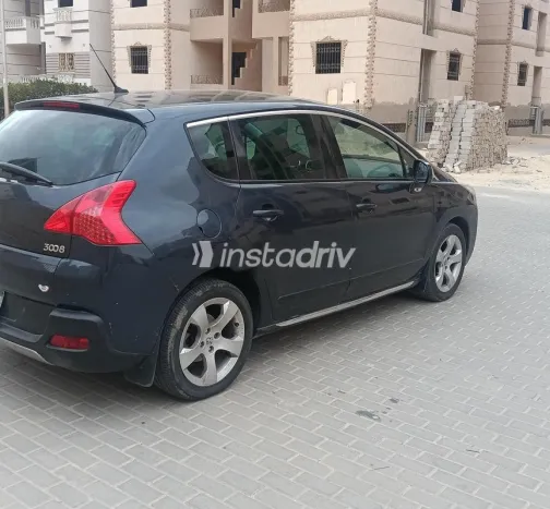 بيجو 3008 2012 أزرق غامق مستعملة للبيع - 4