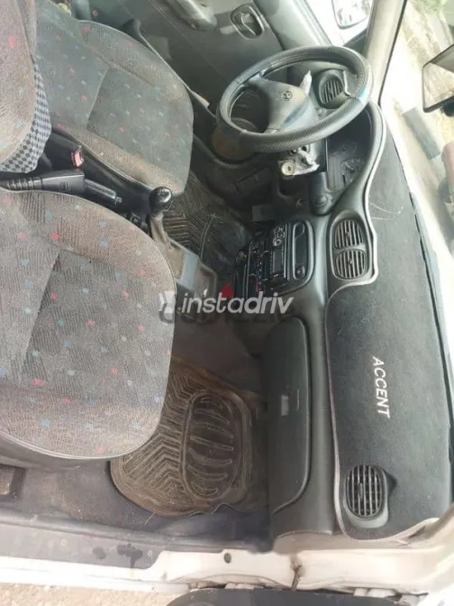 هيونداي اكسنت 2005 أبيض مستعملة للبيع - 4