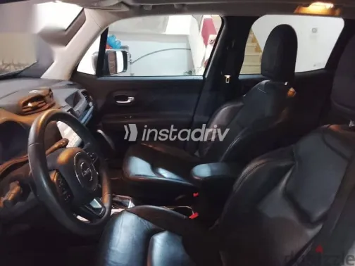 Jeep Renegade 2022 Gray Used for Sale - 4