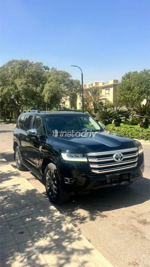 تويوتا لاند كروزر 2022 أبيض مستعملة للبيع - 1