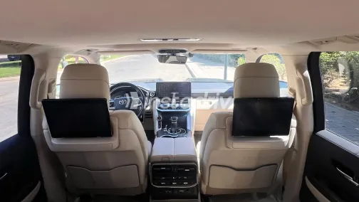 تويوتا لاند كروزر 2022 أبيض مستعملة للبيع - 7