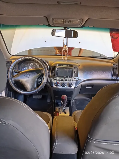 Hyundai Elantra HD 2019 White Used for Sale - 3