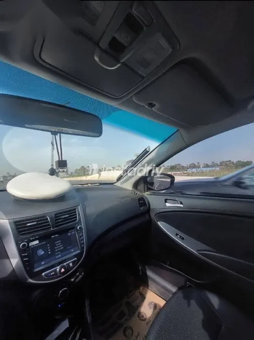 هيونداي اكسنت 2024 فضي جديدة للبيع - 3