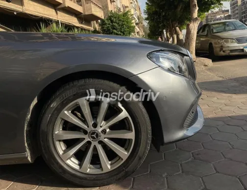 مرسيدس E 180 2019 رمادي مستعملة للبيع - 4