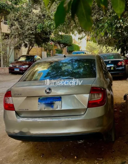 سكودا رابيد 2015 بيج مستعملة للبيع - 3