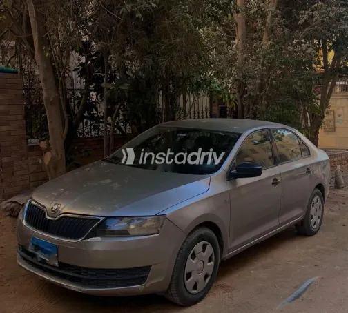 سكودا رابيد 2015 بيج مستعملة للبيع - 4