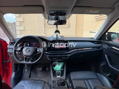 سكودا اوكتافيا 2021 أحمر مستعملة للبيع - 2