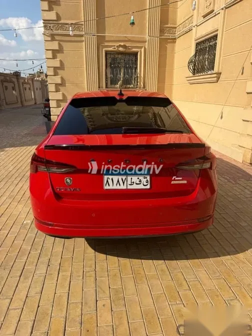 سكودا اوكتافيا 2021 أحمر مستعملة للبيع - 3