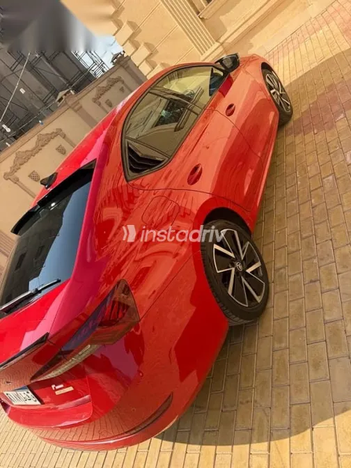 سكودا اوكتافيا 2021 أحمر مستعملة للبيع - 4