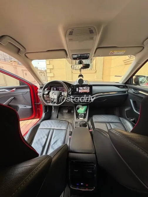 سكودا اوكتافيا 2021 أحمر مستعملة للبيع - 6