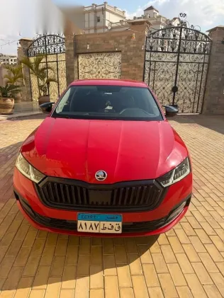 سكودا اوكتافيا 2021 أحمر مستعملة للبيع