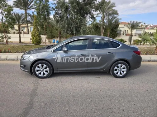 اوبل أسترا 2020 أبيض مستعملة للبيع - 2