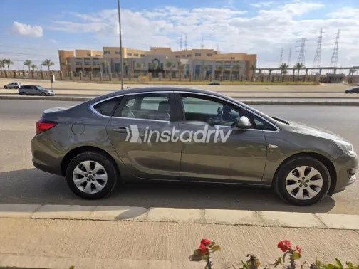 اوبل أسترا 2020 أبيض مستعملة للبيع - 4