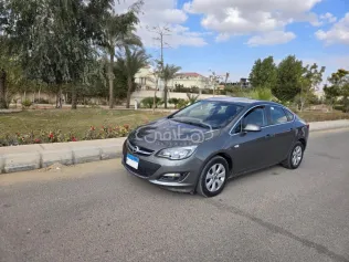 اوبل أسترا 2020 أبيض مستعملة للبيع