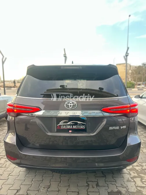 تويوتا فورتشنر 2022 أبيض مستعملة للبيع - 1