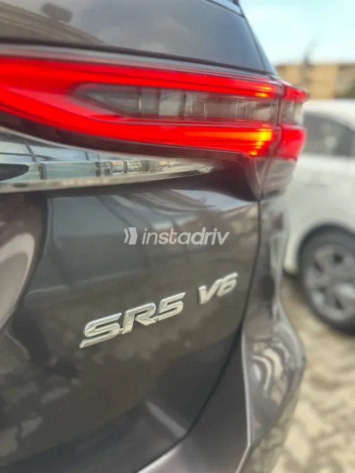 تويوتا فورتشنر 2022 أبيض مستعملة للبيع - 2